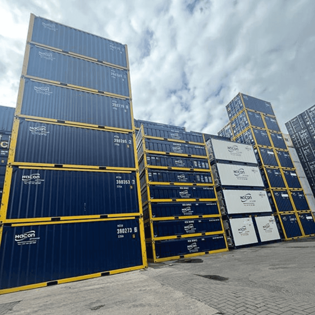 offshore containers gestapeld